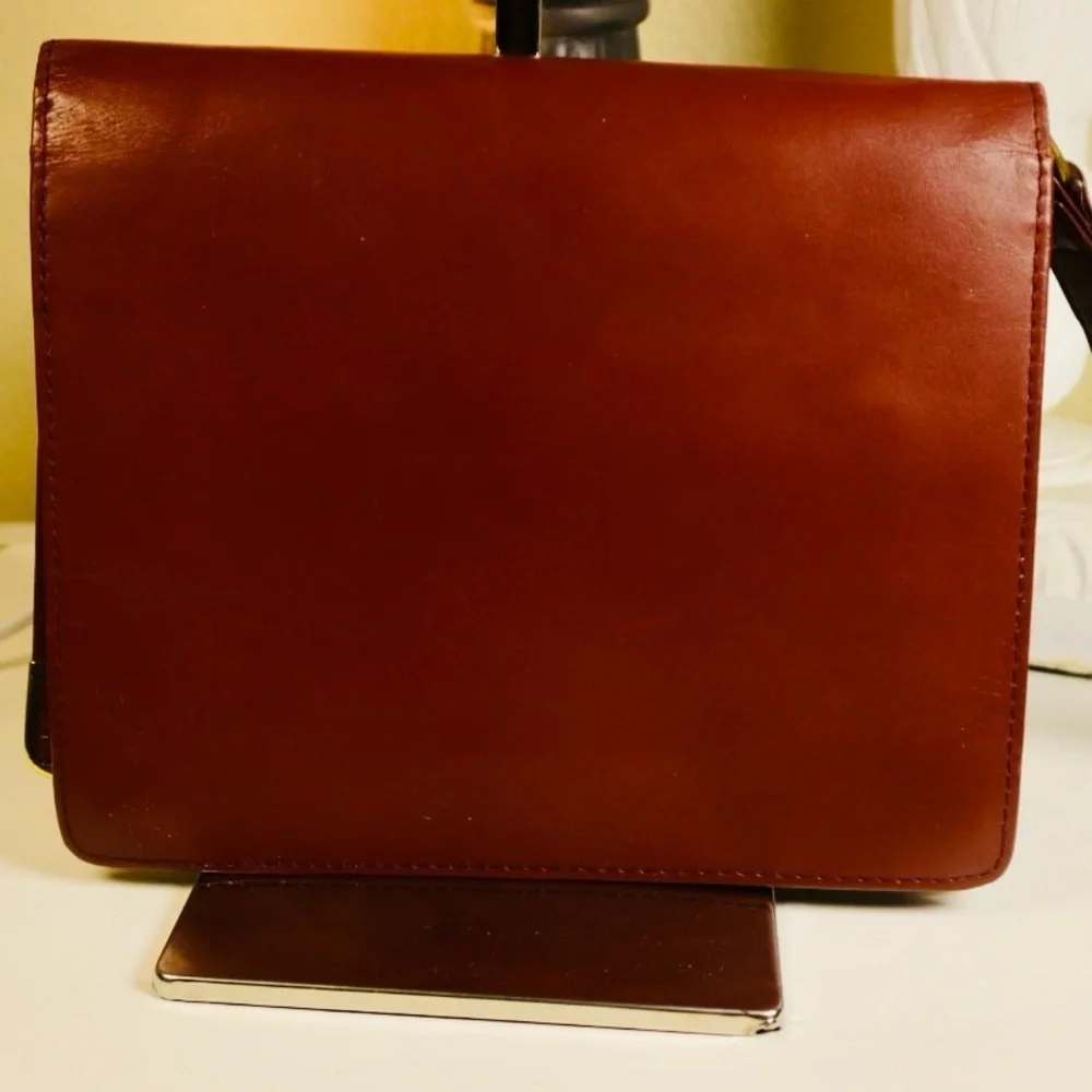 Cartier Must De Cartier Leather Clutch Bag Leather Clutch Bag in Good condition